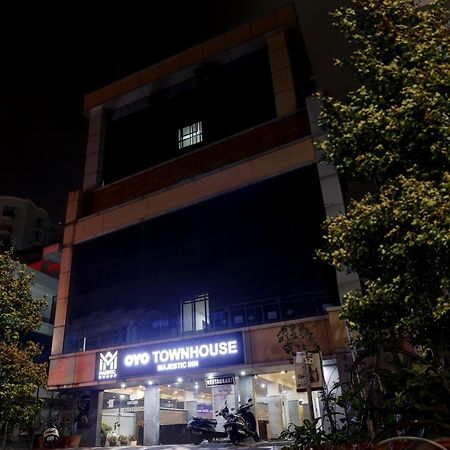 Oyo Townhouse 595 Majestic Inn Kochi Exterior foto