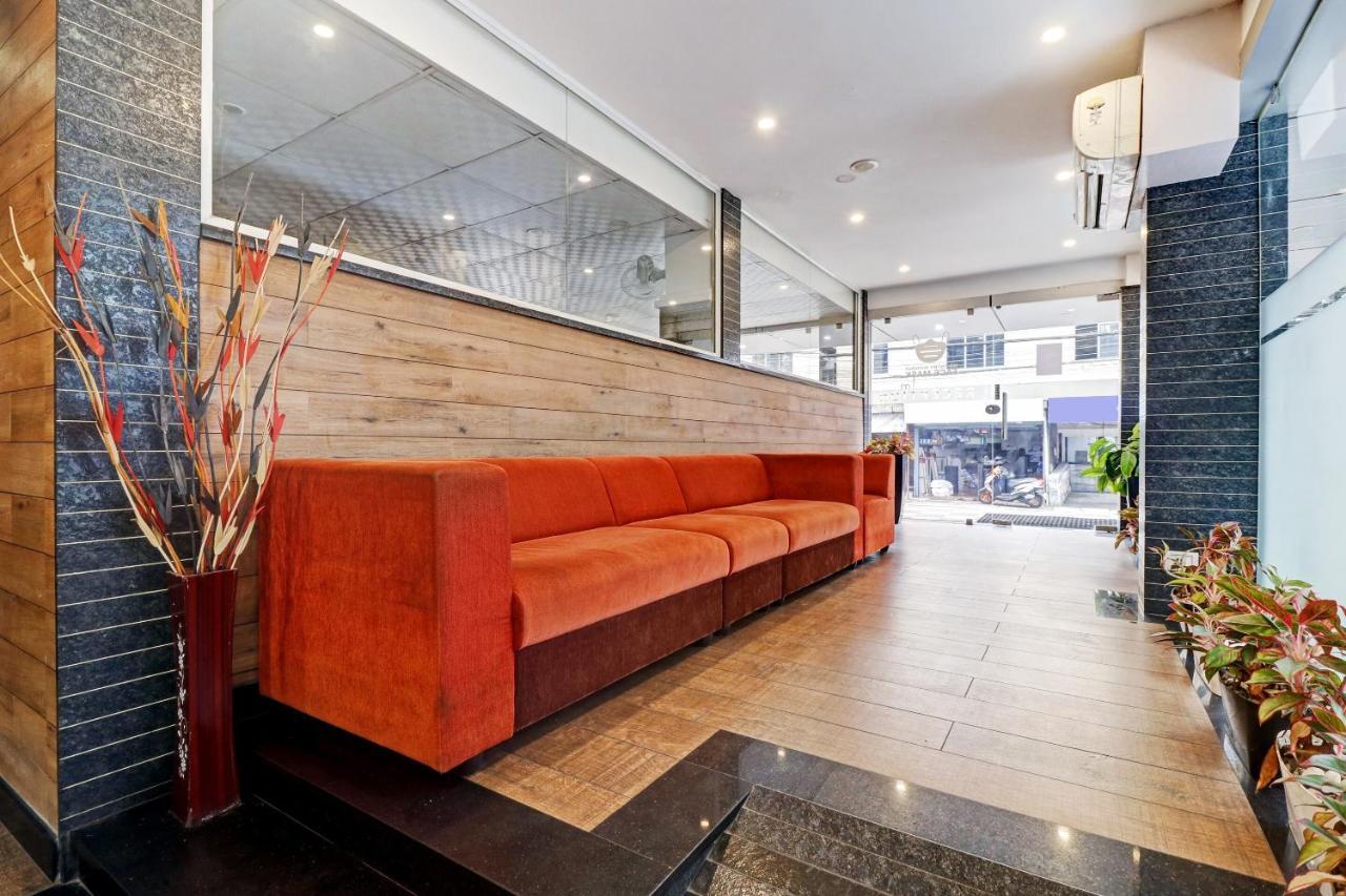 Oyo Townhouse 595 Majestic Inn Kochi Exterior foto