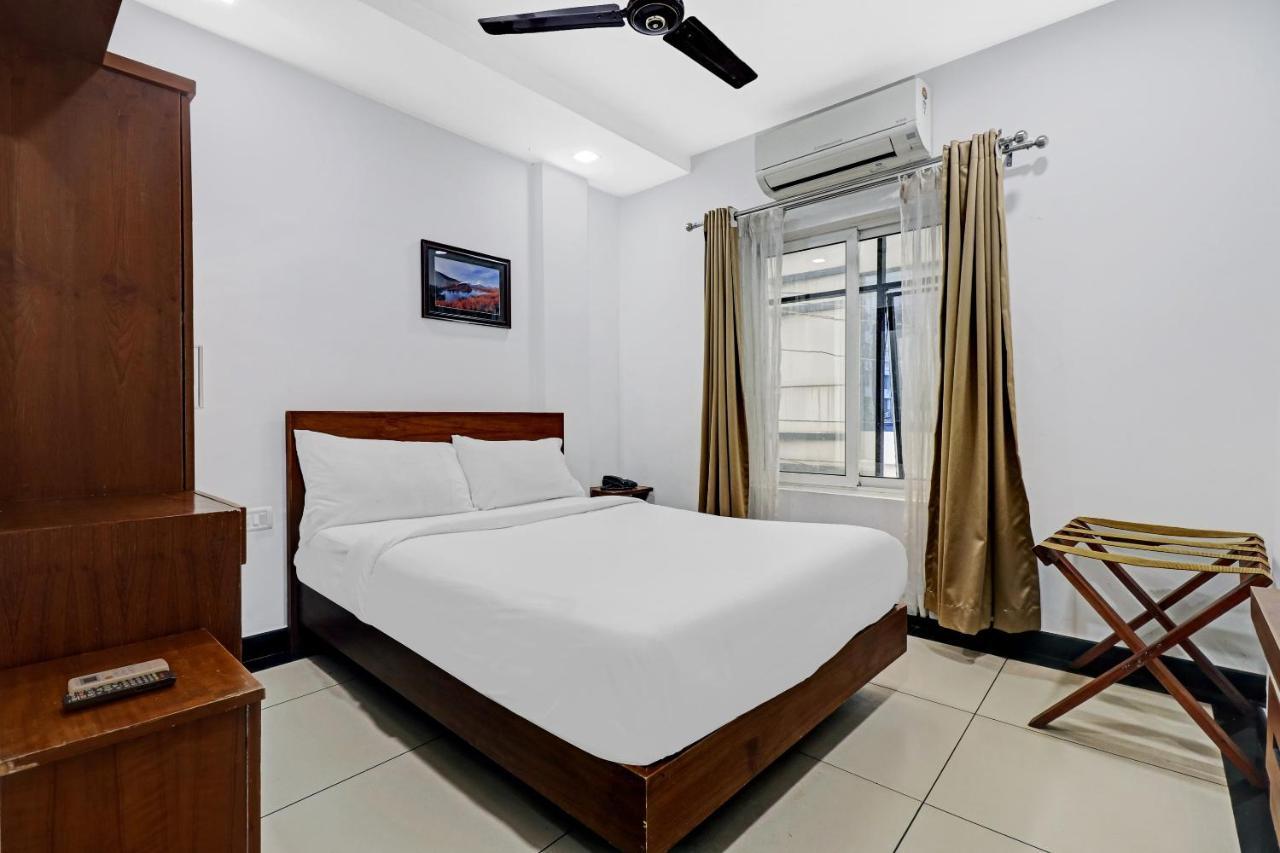Oyo Townhouse 595 Majestic Inn Kochi Exterior foto