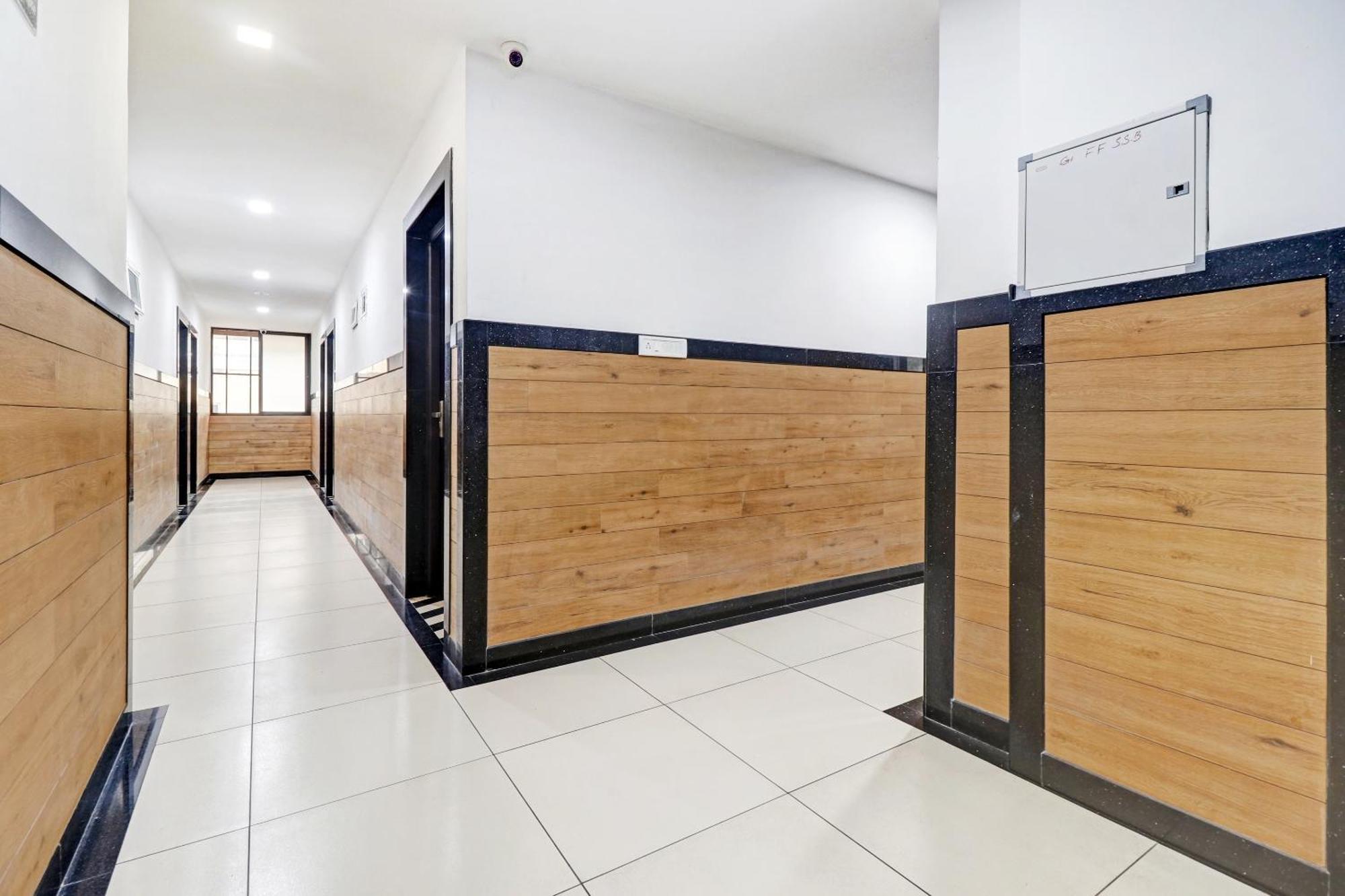 Oyo Townhouse 595 Majestic Inn Kochi Exterior foto